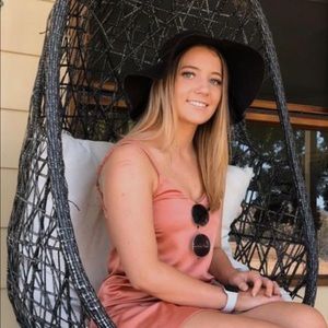 Meet your Posher, Mia